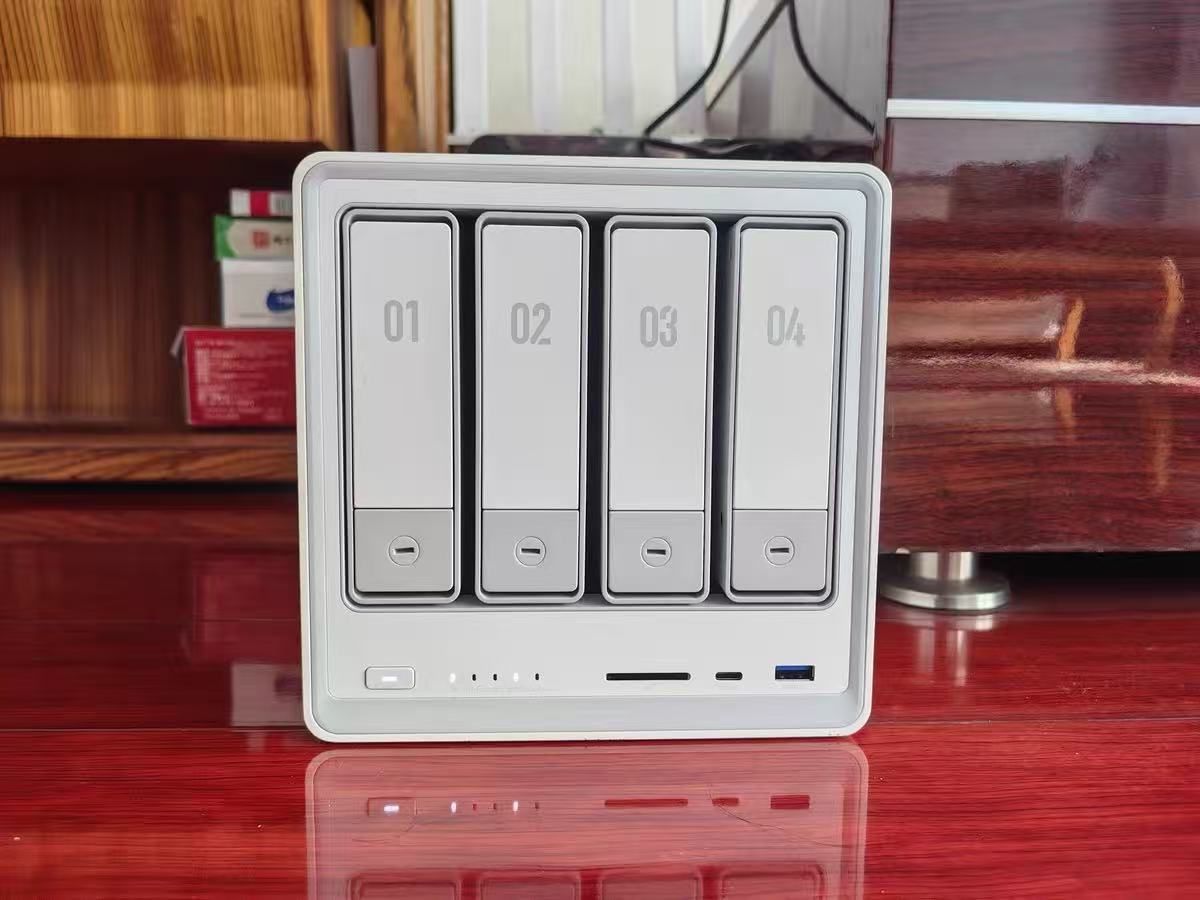 TLF Ugreen DXP4800 Plus 4-Bay  - огляд і ціна Ddr5 8Gb